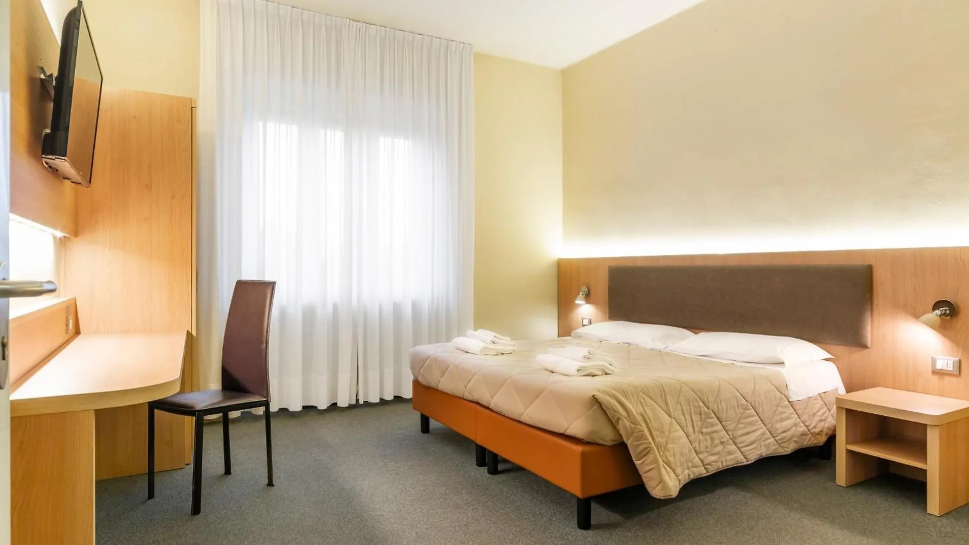 Uniho Hostel Pavia Italy